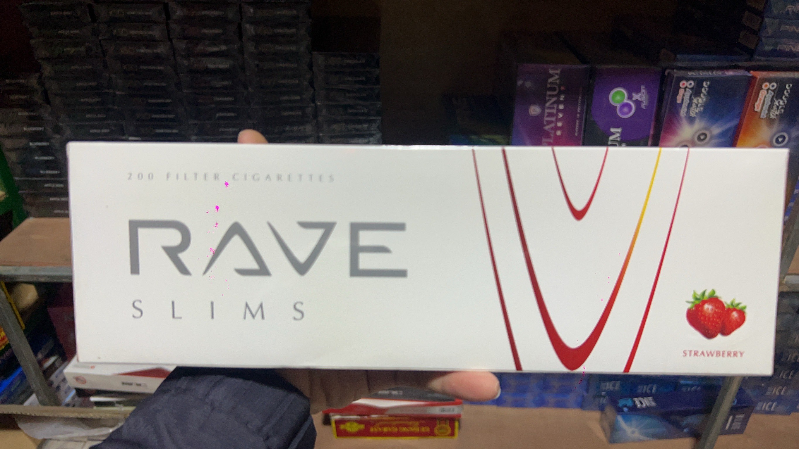 เรเว่ สตอเบอรี่(ร้อน) (มวนสลิมเล็ก)(Rave Strawberry Slims) 2