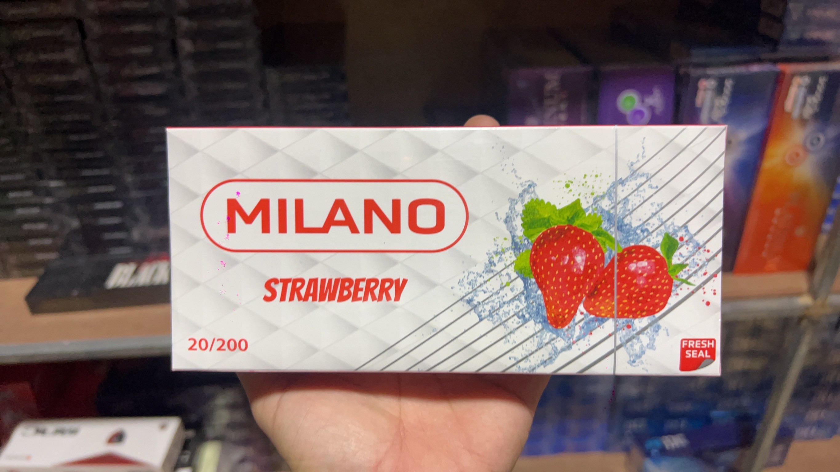 มิลาโน่ สตอเบอรี่ (MILANO)